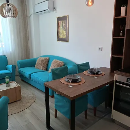 Nastasija- Gleda Na Aqva Park Jagodina