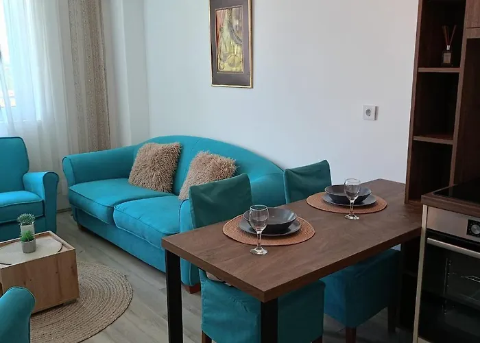 Nastasija- Gleda Na Aqva Park Jagodina