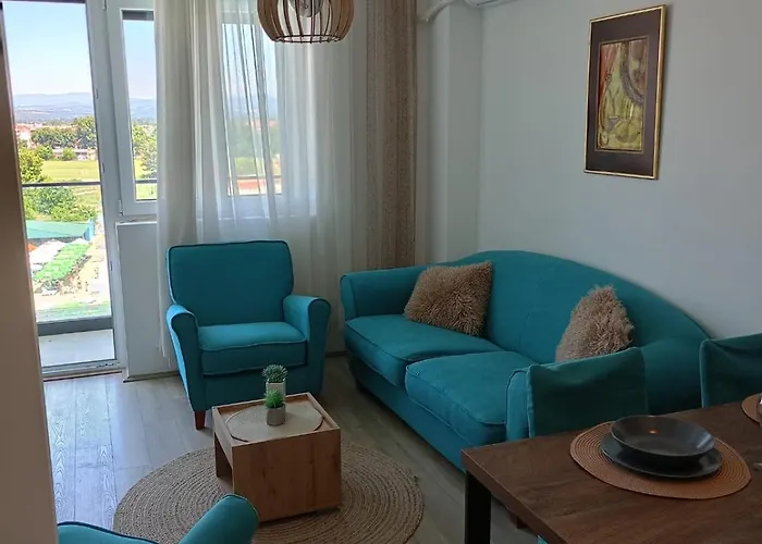 Nastasija- Gleda Na Aqva Park