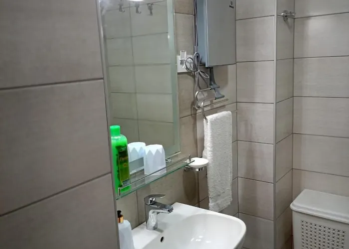 Nastasija- Gleda Na Aqva Park Jagodina